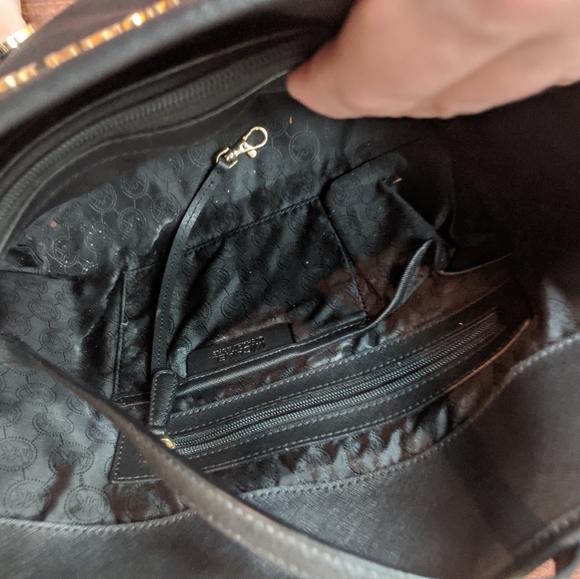 Michael Kors all black leather bag - Picture 4 of 9